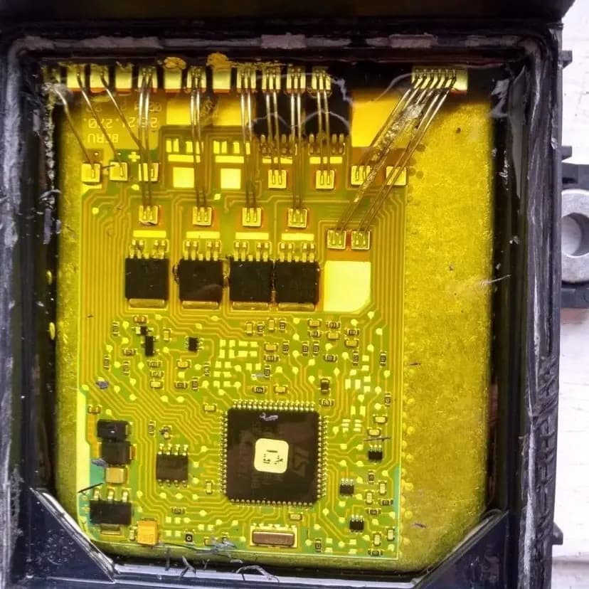 Uszkodzony sterownik z samochodu marki Hyundai