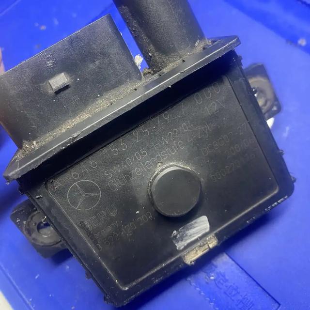 Sterownik świec żarowych do Mercedes-Benz, model Beru SW40/05 HW22/04 DC8G02-27 200/06 0522120202 0002201767