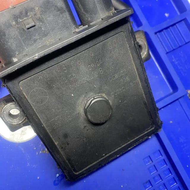 Sterownik świec żarowych do Mercedes-Benz, model Beru SW40/05 HW09/04 DC8G02-27 238/11 0522150201 0005044529