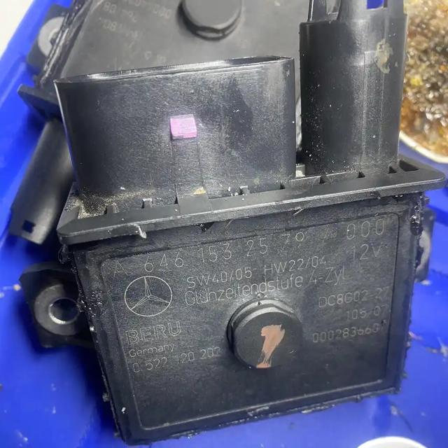 Sterownik świec żarowych do Mercedes-Benz, model Beru SW40/05 HW22/04 DC8G02-27 105/07 0522120202 0002836607